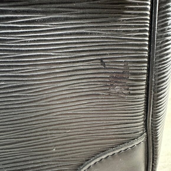 Authentic Louis Vuitton Segur Epi Leather Shoulder Bag - Picture 9 of 16